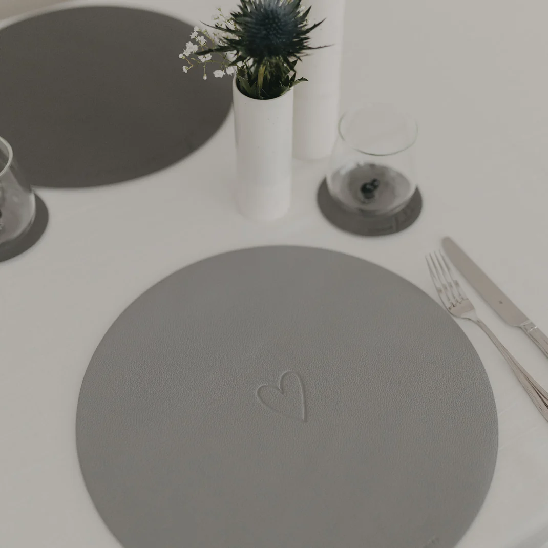 Wendbares Platzset "Herz" Grau
